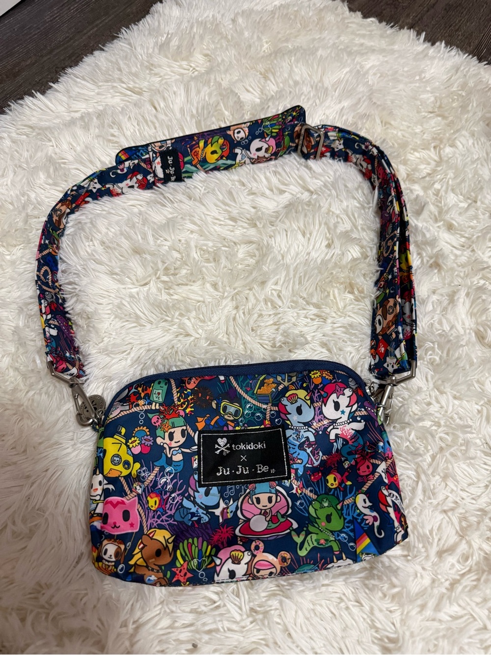 JuJuBe x tokidoki Crossbody Bag – Ocean/Underwater Print – Adjustable Strap - Picture 4 of 7